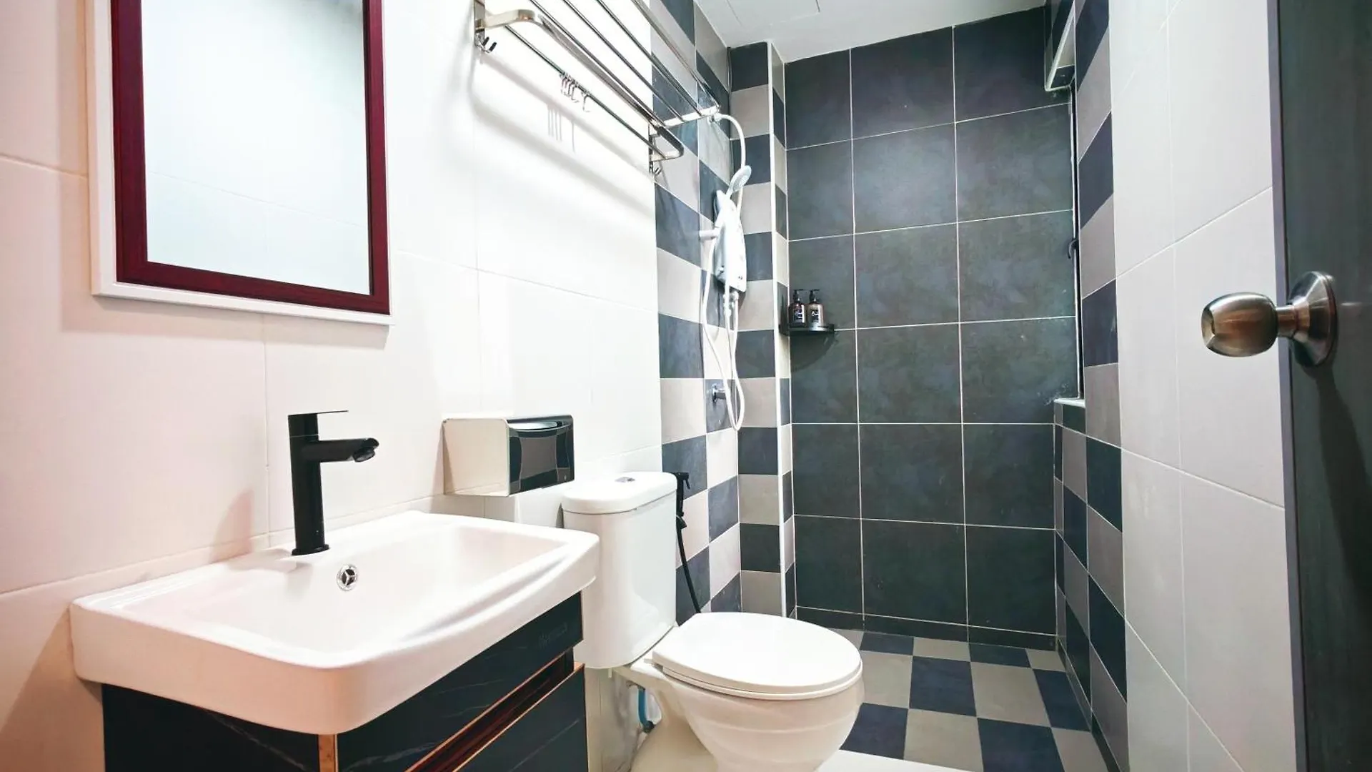 Ipoh Manhattan Waterpark View 3Br Condo By City Home Empire Mhd704